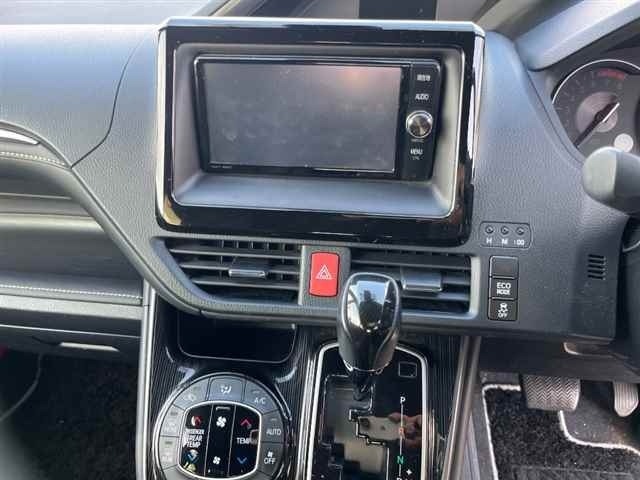 
								Toyota Esquire full									