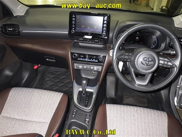 
								Toyota Yaris Cross full									