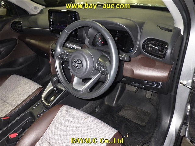 
								Toyota Yaris Cross full									