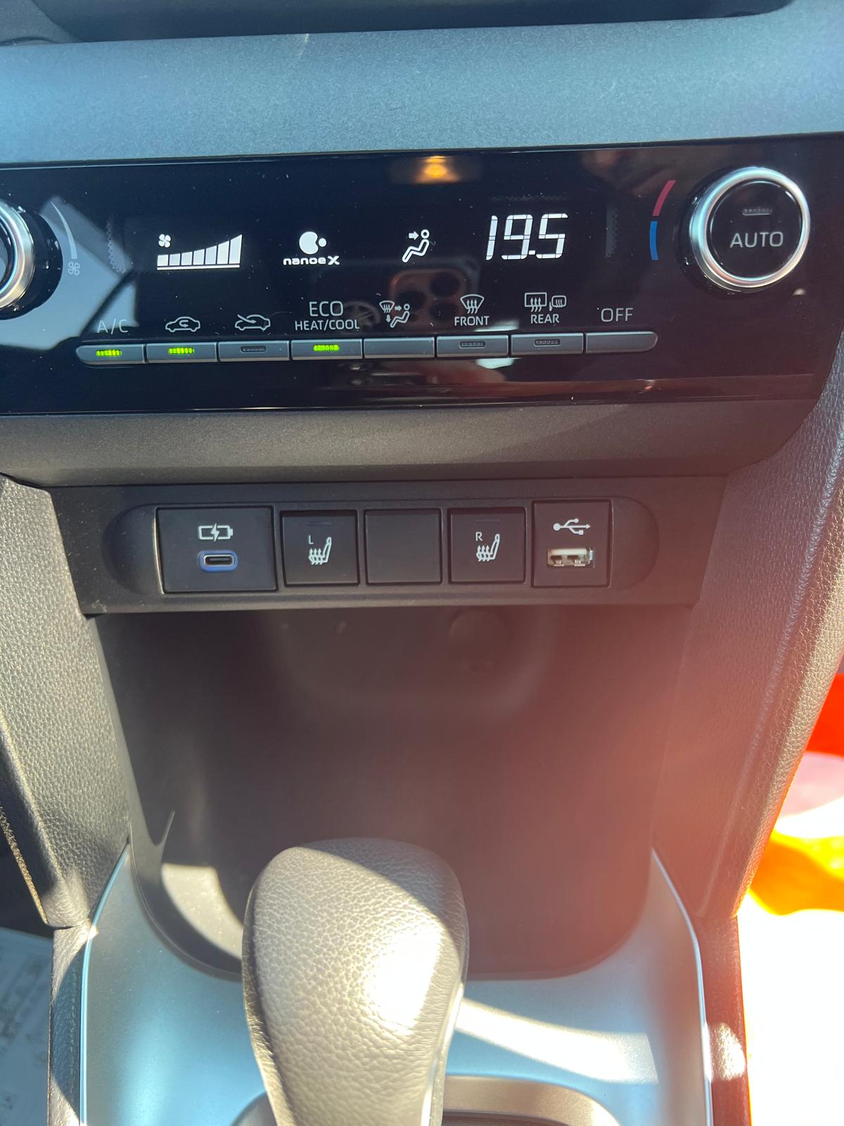 
								Toyota Yaris Cross full									
