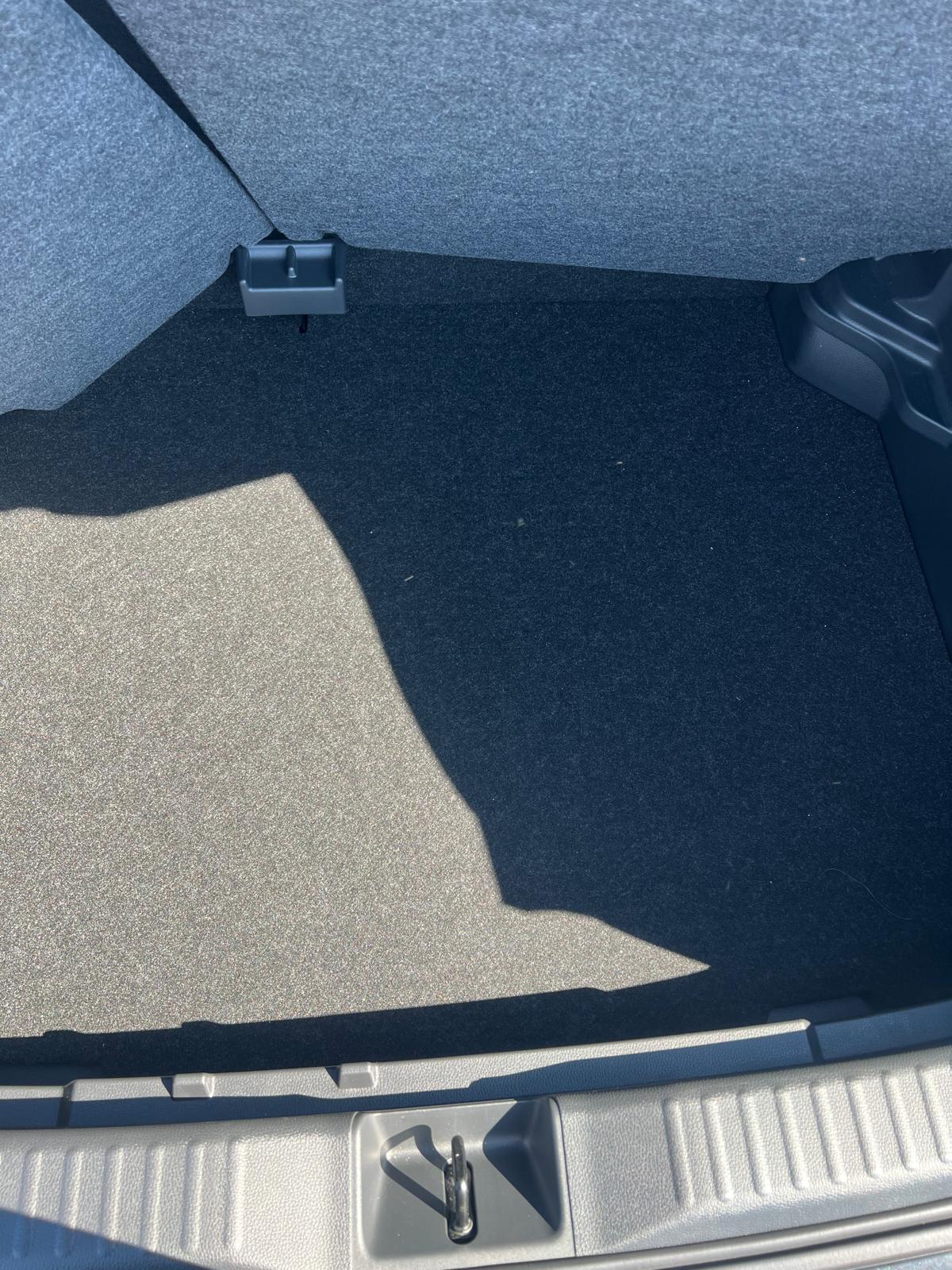 
								Toyota Yaris Cross full									