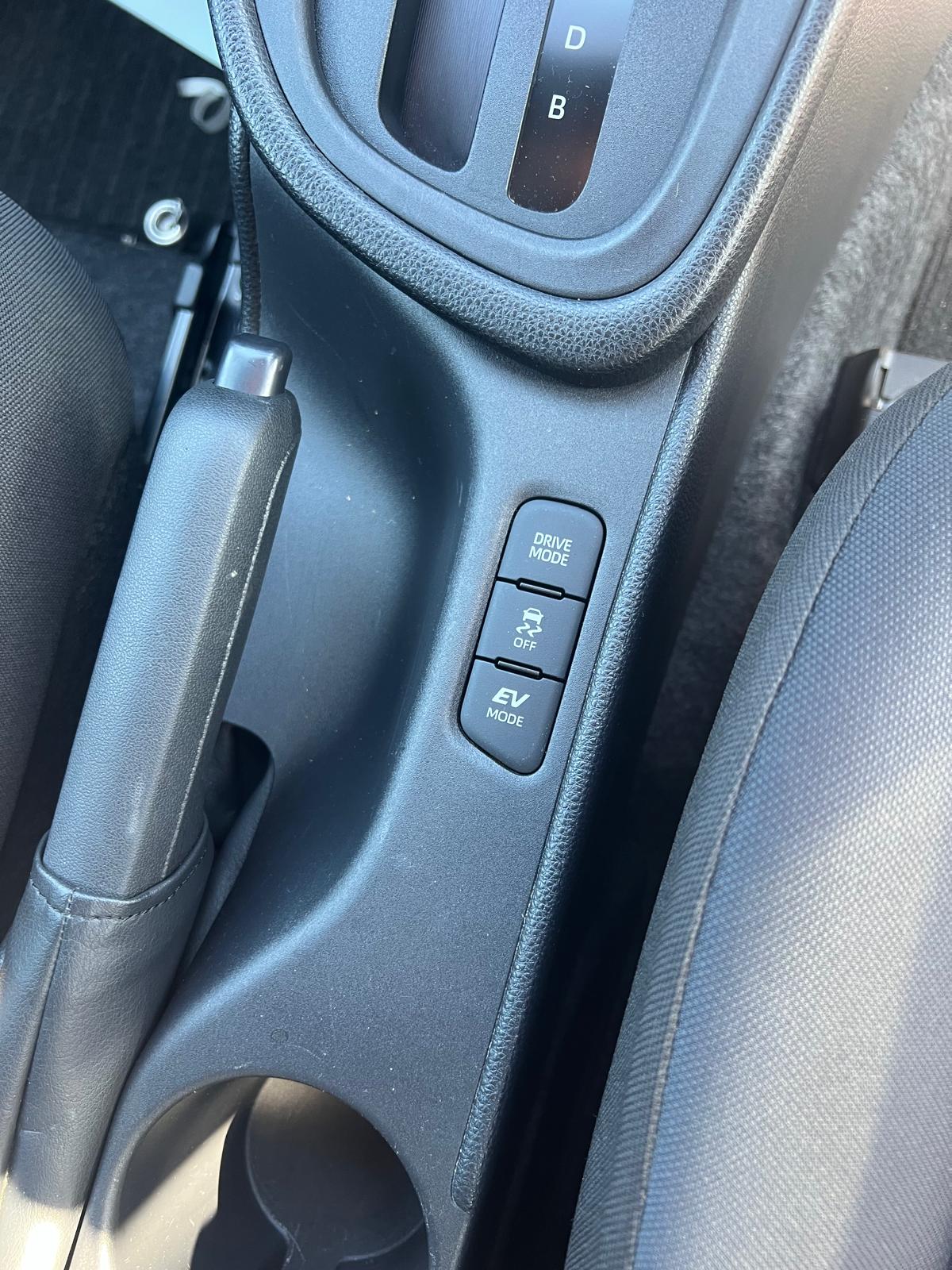 
								Toyota Yaris Hatch full									