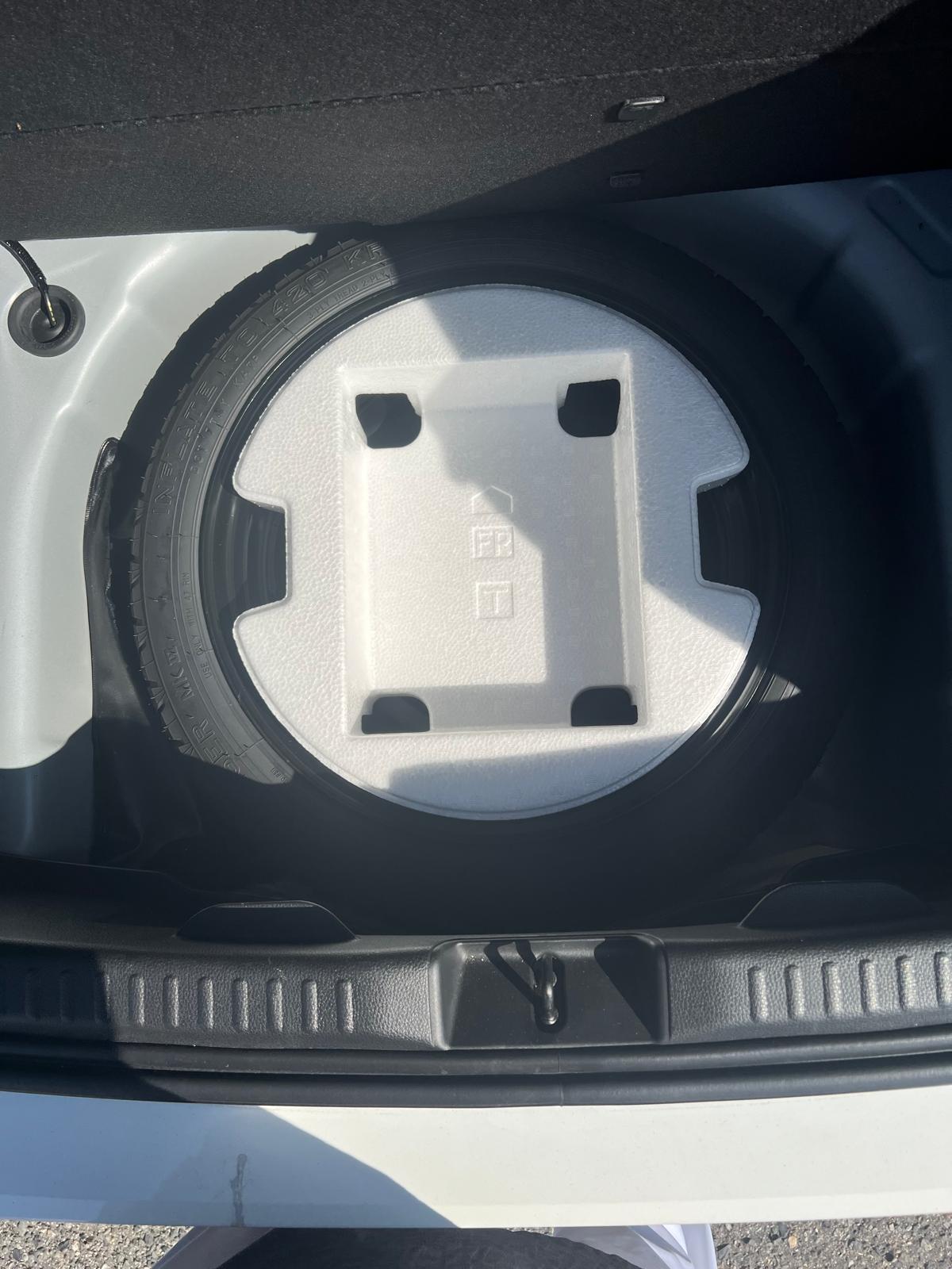 
								Toyota Yaris Hatch full									