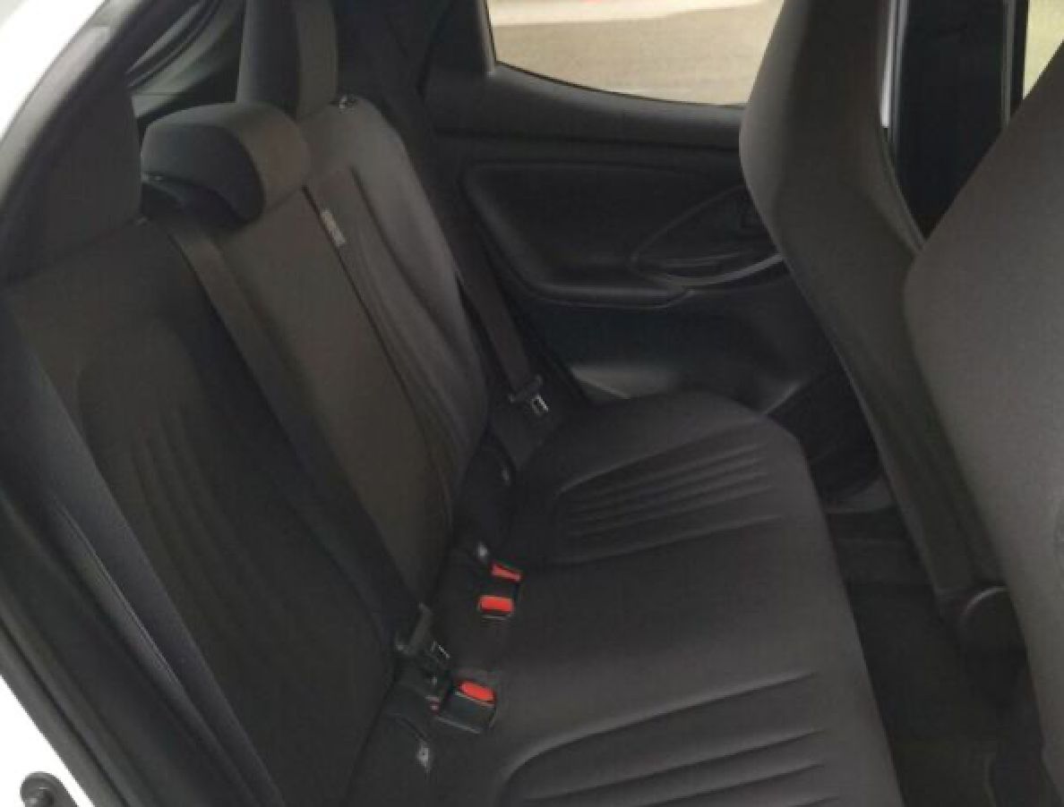 
								Toyota Yaris Hatch full									