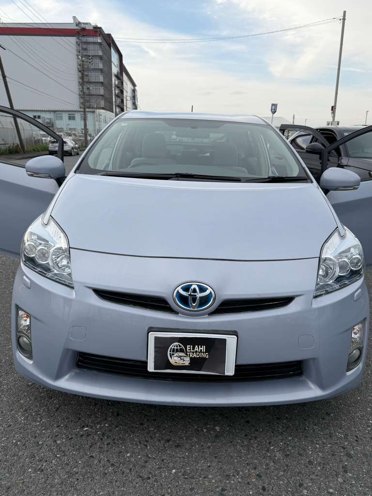 
								Toyota Prius full									