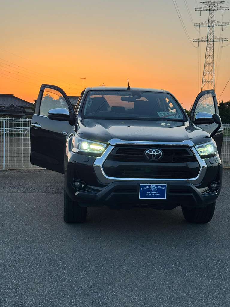 
								Toyota Hilux Revo full									