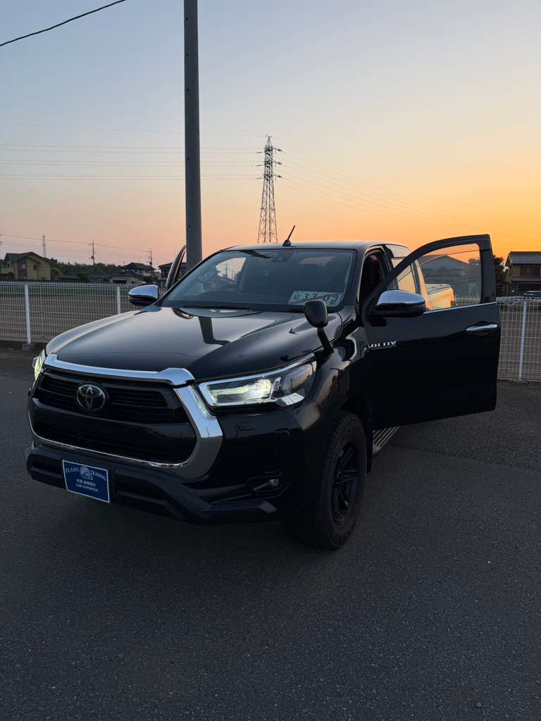 
								Toyota Hilux Revo full									