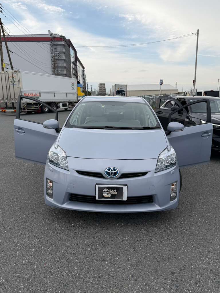 
								Toyota Prius full									