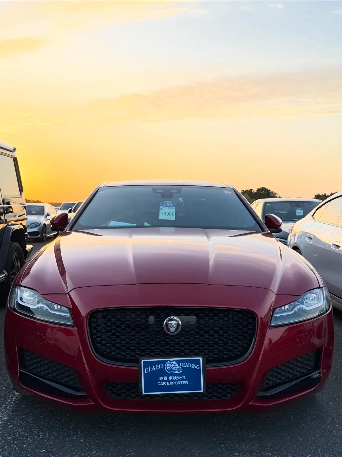 
								Jaguar XF full									