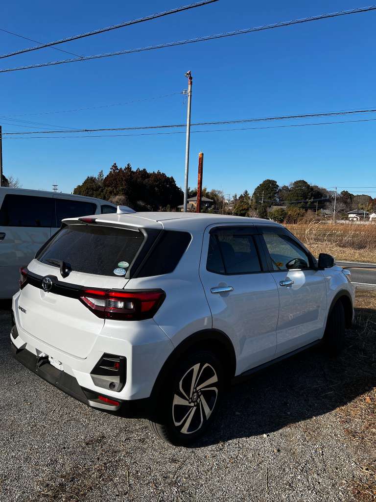 
								Toyota Raize full									