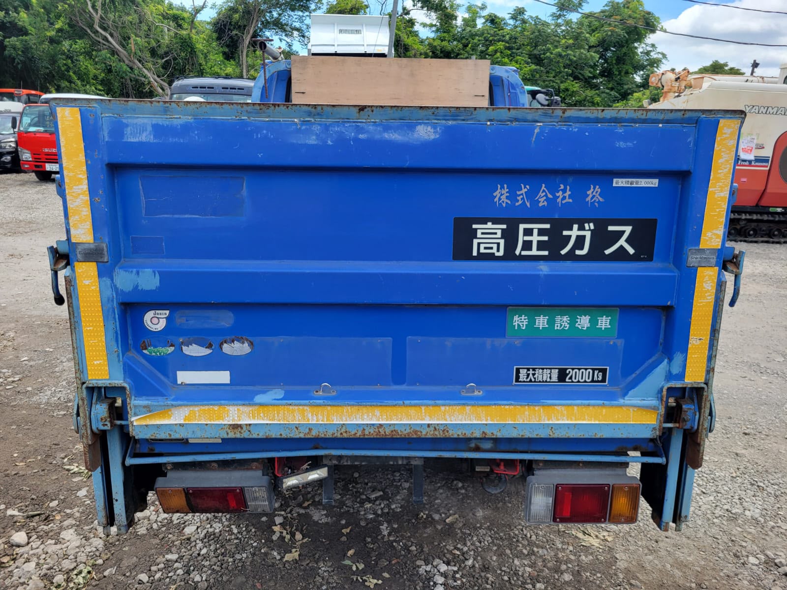 
								Isuzu Elf full									