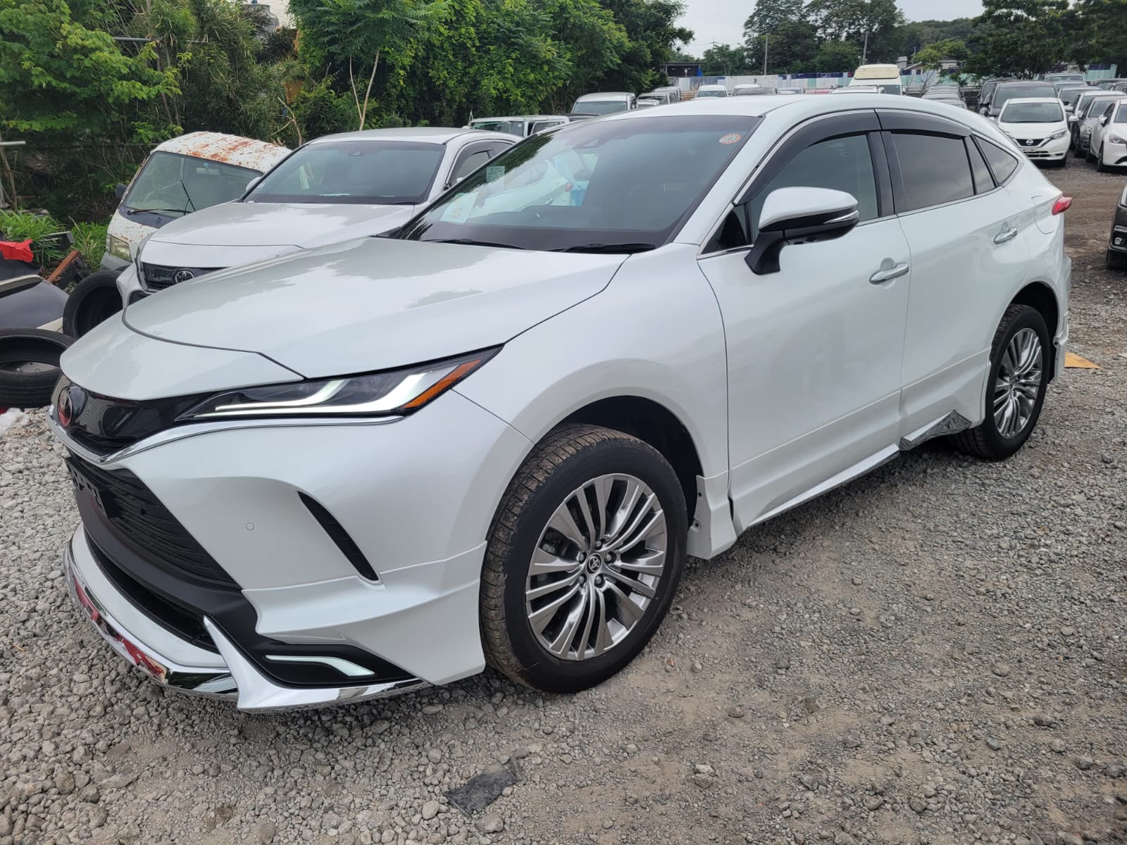 
								Toyota Harrier full									