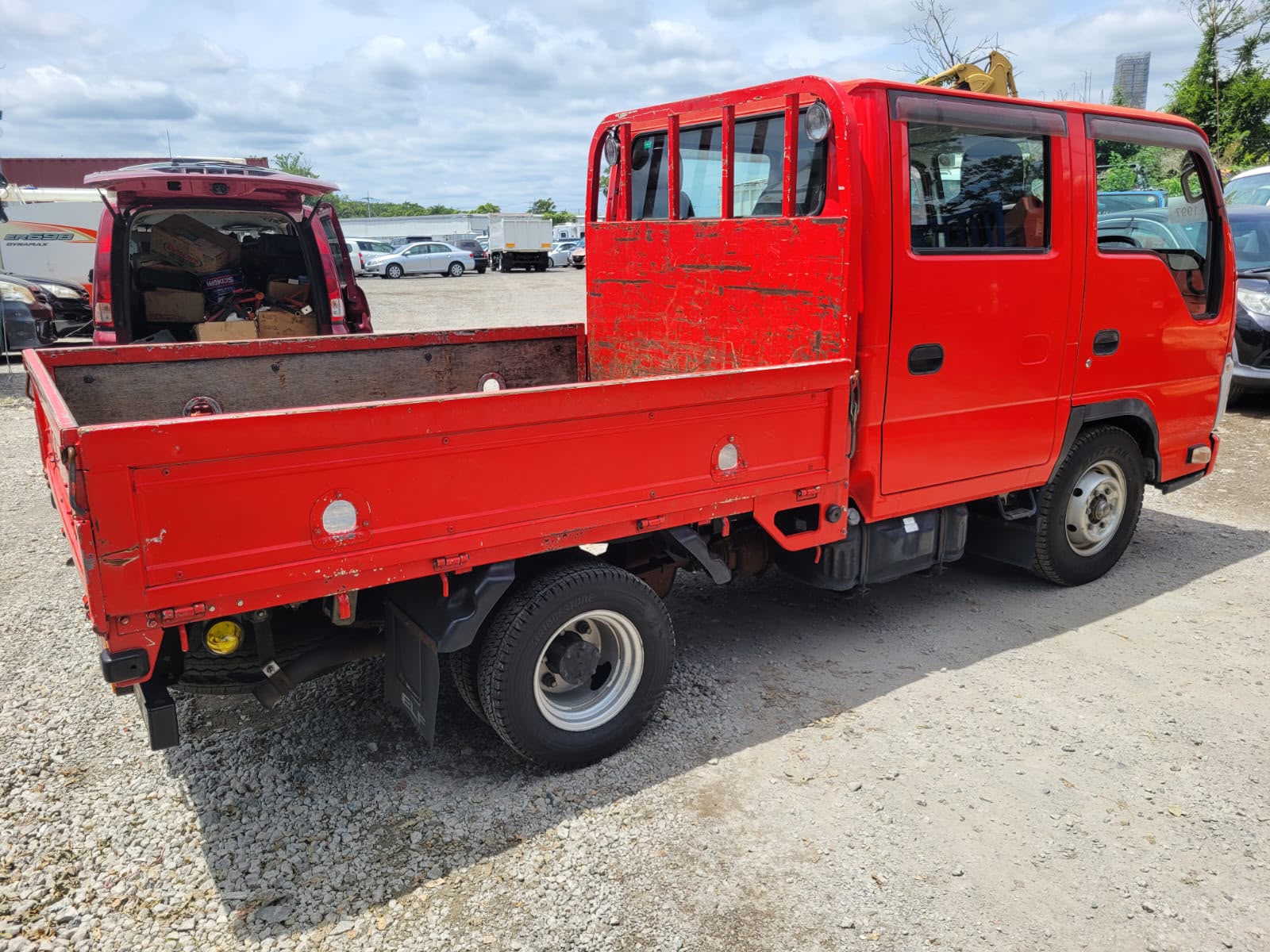 
								Isuzu Elf full									