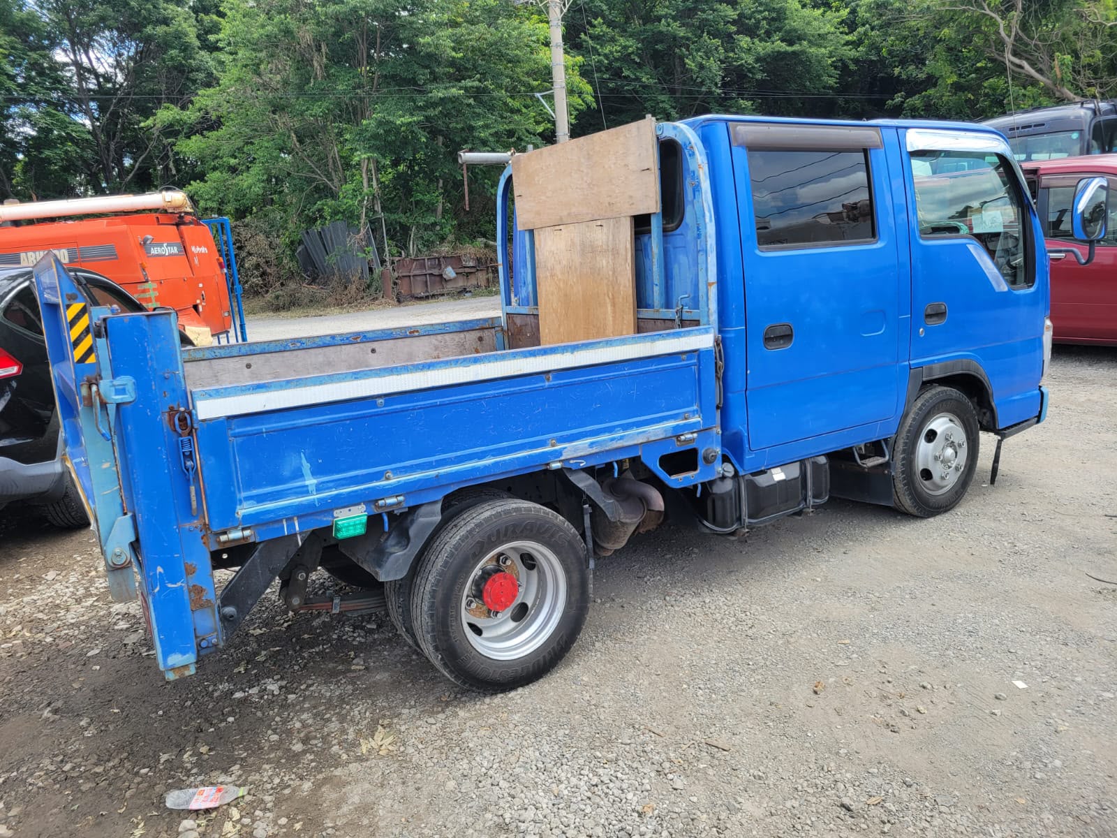 
								Isuzu Elf full									